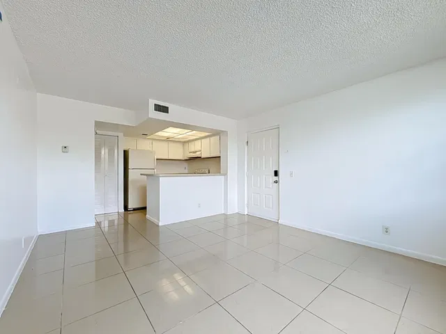 Unit 12 photo 11