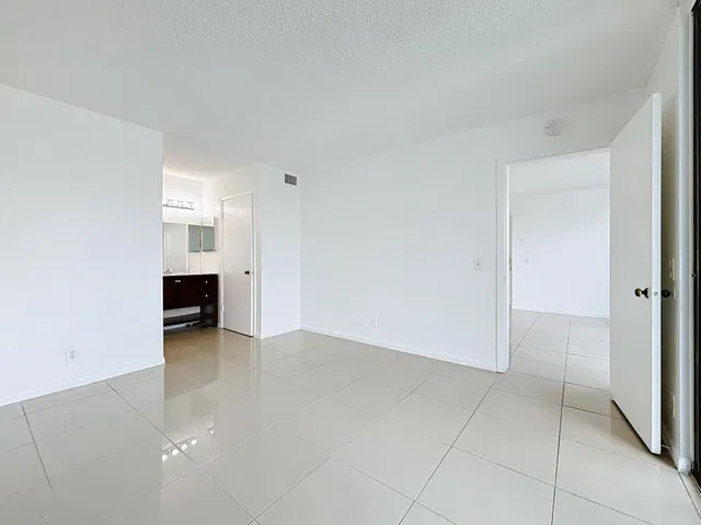 Unit 12 photo 13