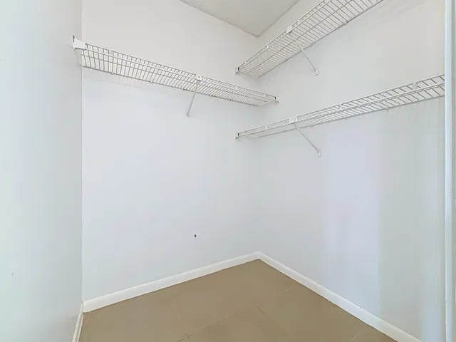 Unit 12 photo 15