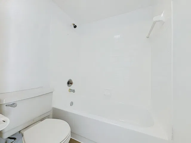 Unit 12 photo 18