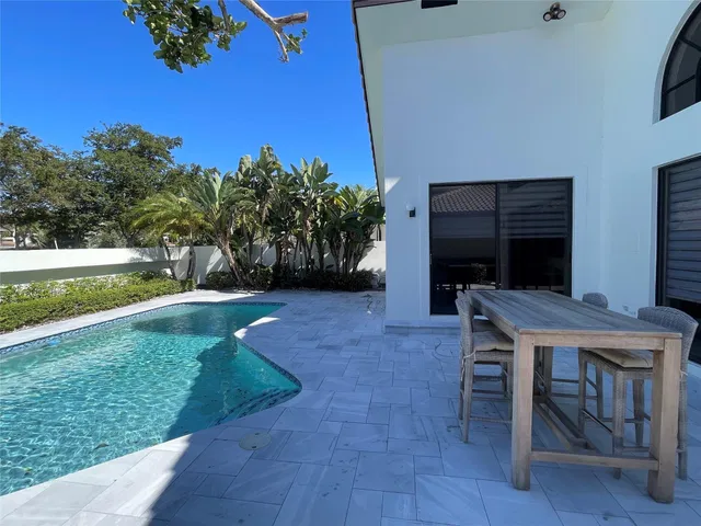 Residence photo 3
