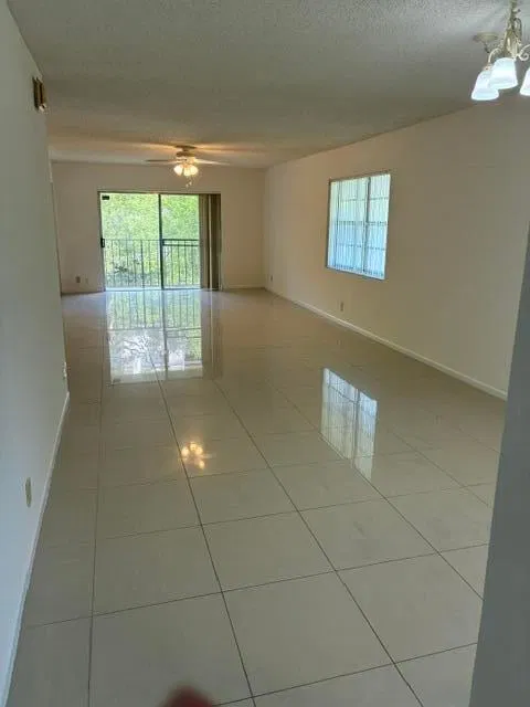 Unit 2010 photo 2
