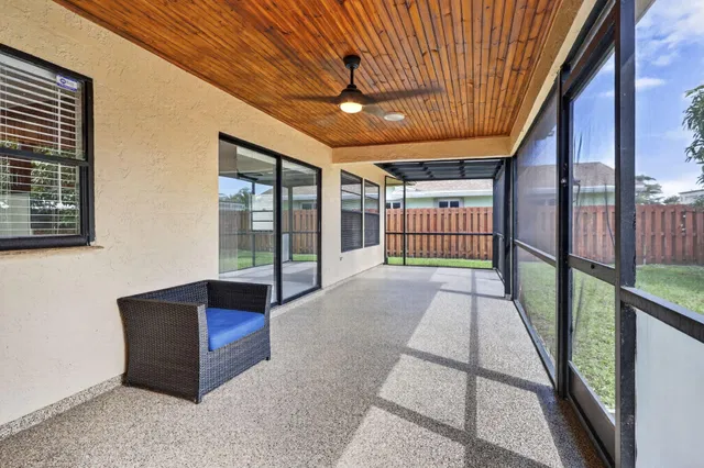 West Palm Beach Residence photo 38