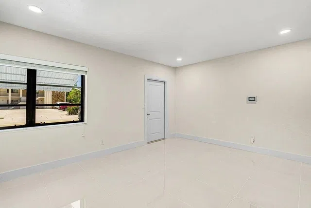  Residence photo 6