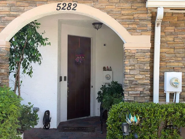Residence photo 2