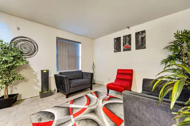 Residence photo 3