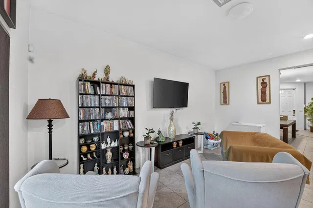 Residence photo 8