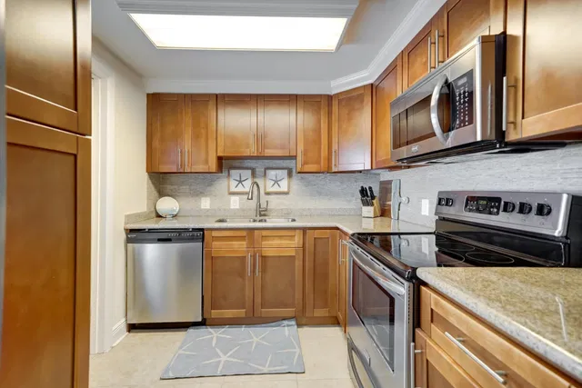 Unit 503 photo 15