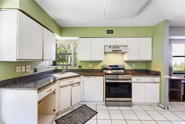  Residence photo 5