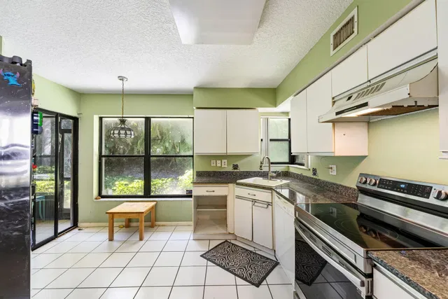  Residence photo 6