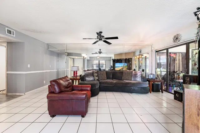  Residence photo 9