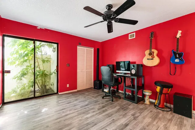  Residence photo 20