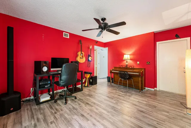  Residence photo 21