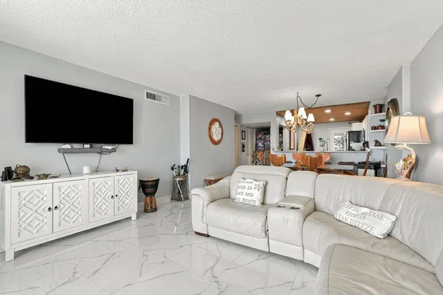 Singer Island Unit 611 photo 4