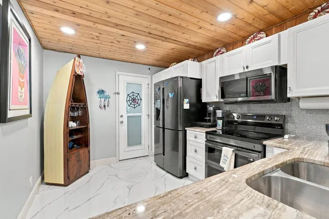 Singer Island Unit 611 photo 21