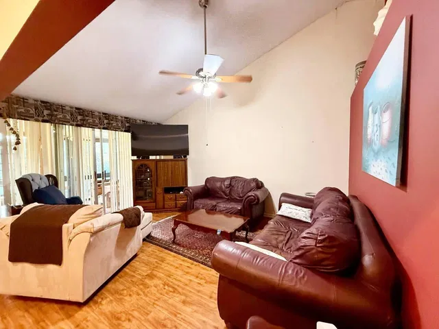 Residence photo 5