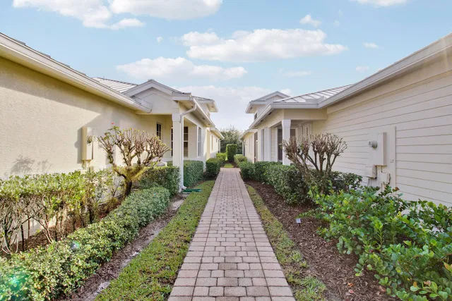 Residence photo 3