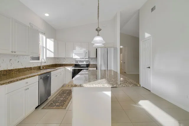 Residence photo 17