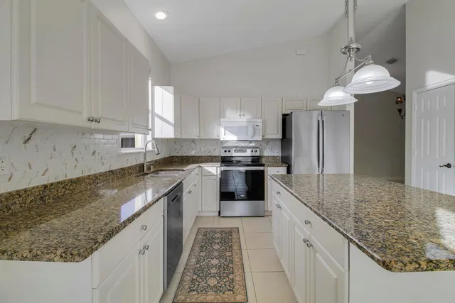 Residence photo 18