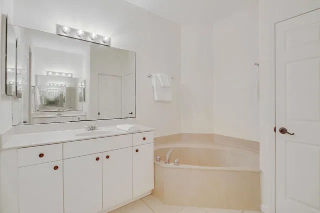 Residence photo 32