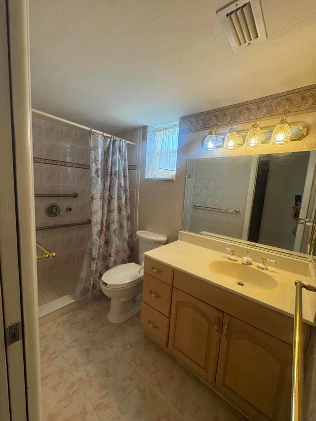 Unit Apt 203 photo 12