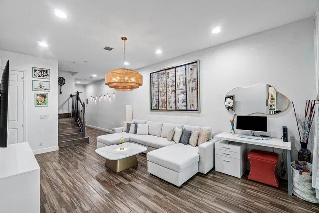 Residence photo 3