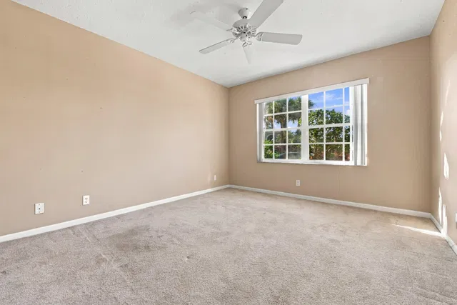Residence photo 12