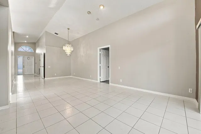 Residence photo 17