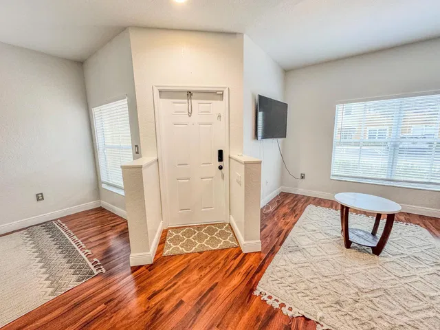  Residence photo 4