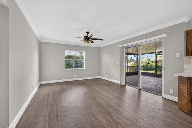 Residence photo 17