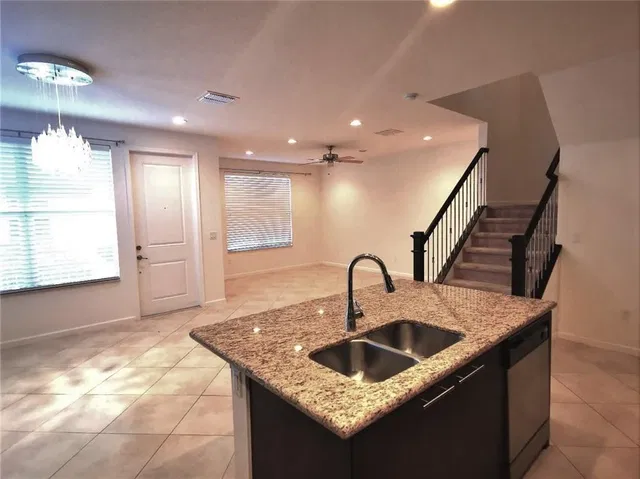 Residence photo 4