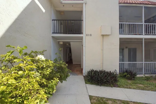 Unit 0160 photo 3