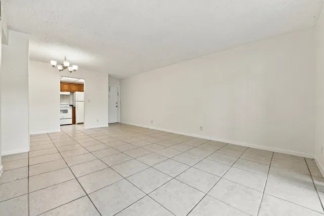 Unit 0160 photo 6