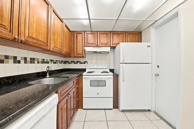 Unit 0160 photo 10