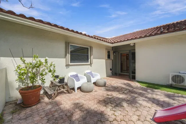 Residence photo 2