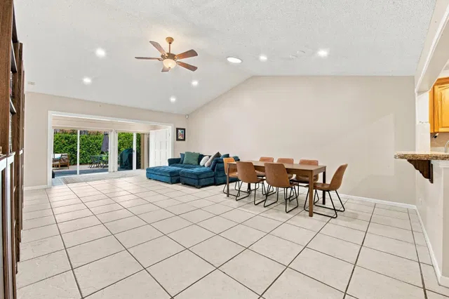 Residence photo 3