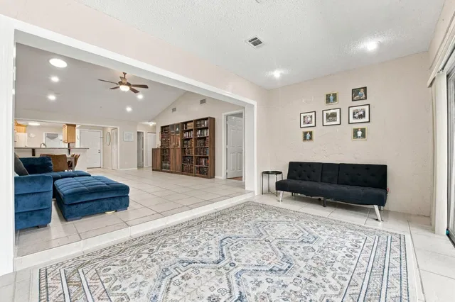 Residence photo 5