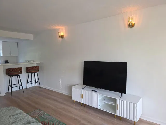 Unit 102 photo 5