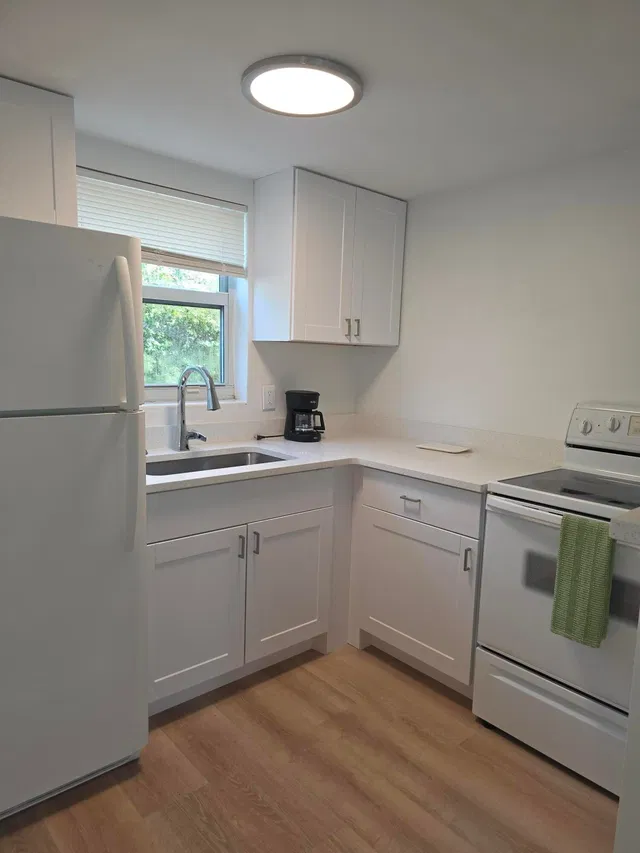 Unit 102 photo 6