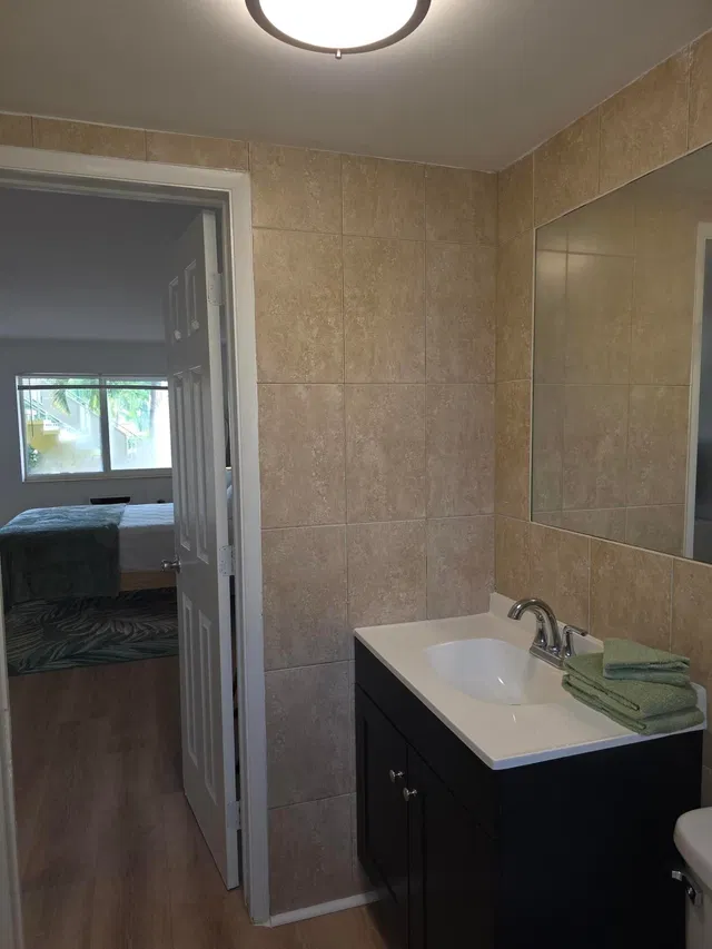 Unit 102 photo 8