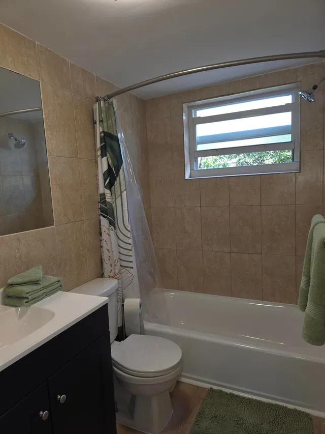 Unit 102 photo 11
