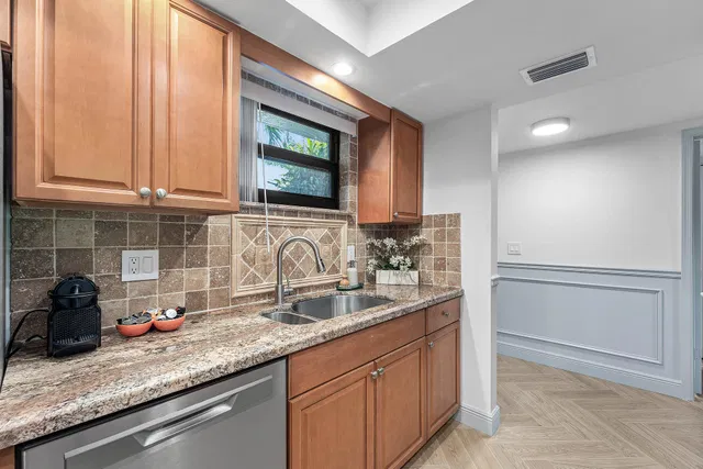 Unit 238 photo 11