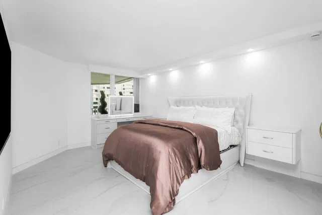 550 S Ocean Boca Unit 1205 photo 8
