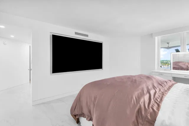 550 S Ocean Boca Unit 1205 photo 9