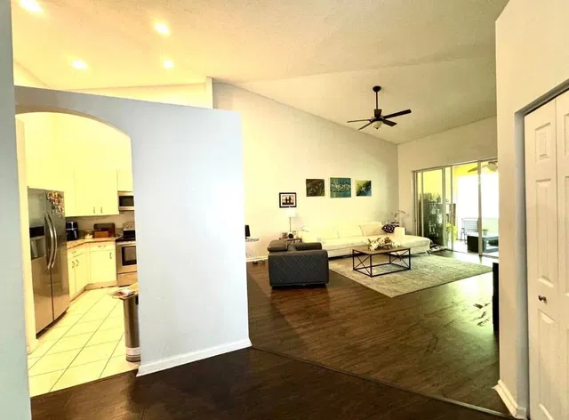 Residence photo 3