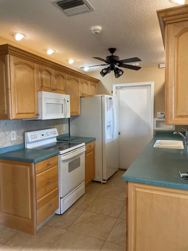 Residence photo 3