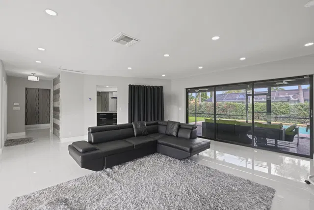  Residence photo 26