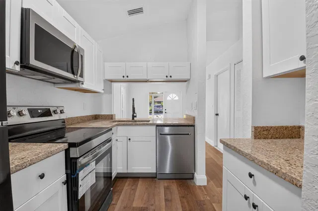  Residence photo 16