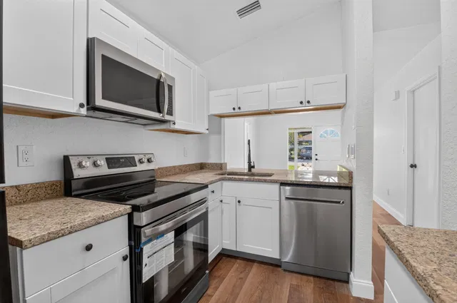  Residence photo 17