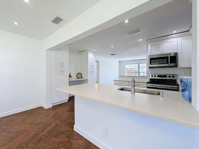  Residence photo 8